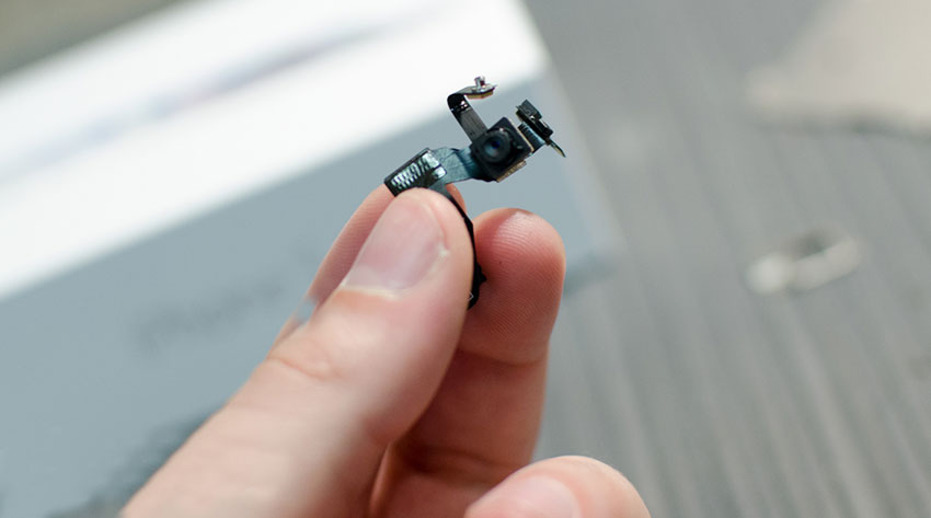 Tháo cụm camera và cảm biến trước