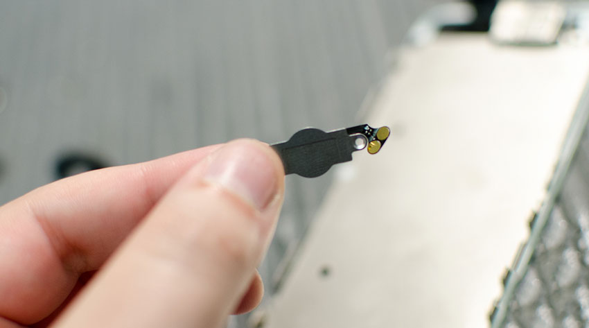 Nhấc miếng chắn ra