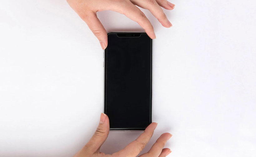 Cách dán kính cường lực điện thoại 