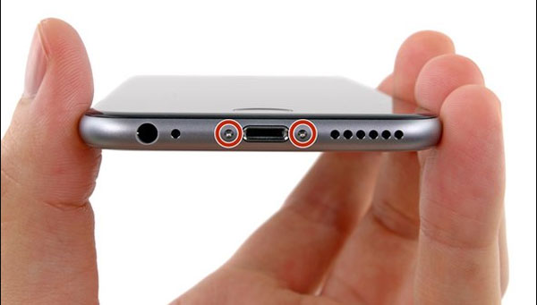 Tháo ốc vít cố định màn hình